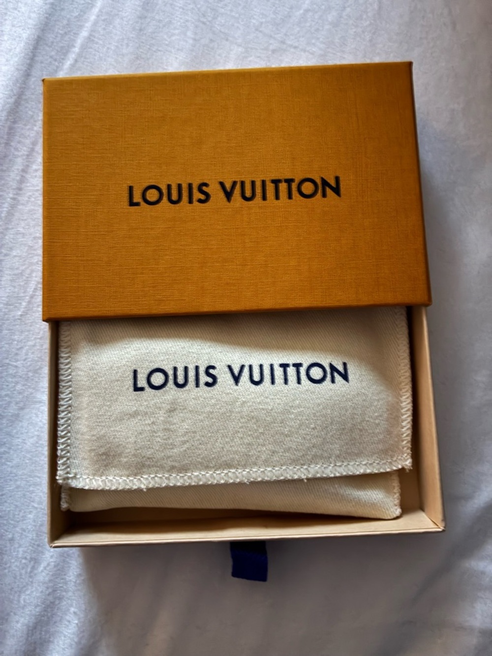 Louis Vuitton Black Patent Monogram Key Holder with Silver Hardware - Picture 4 of 5